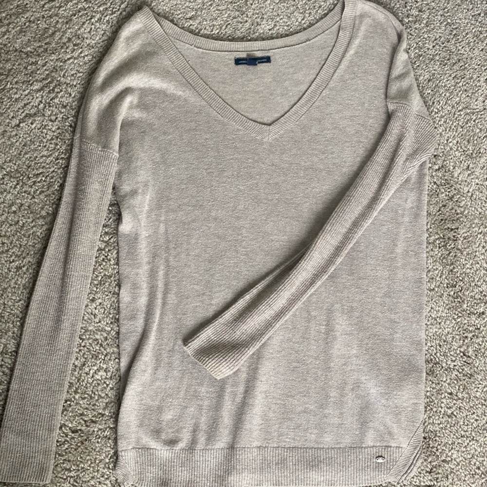 American Eagle Nude V-Neck Sweater